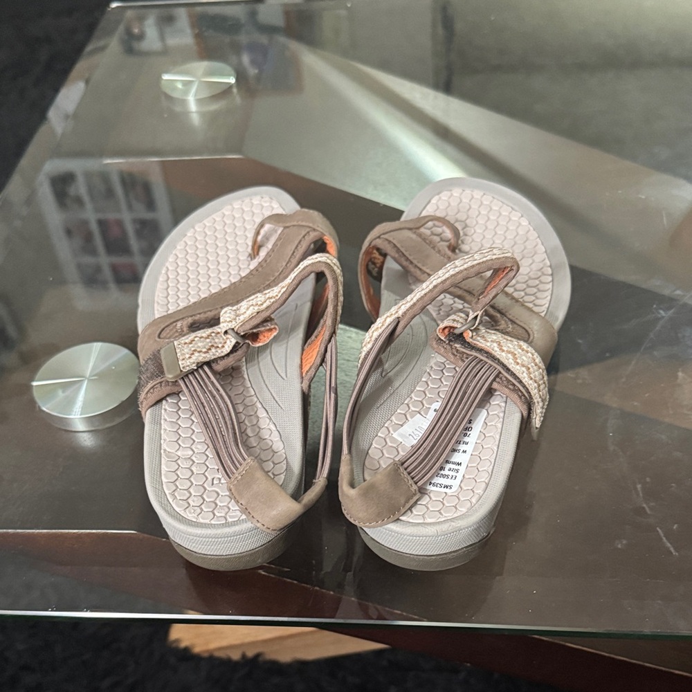 BareTraps Tan Sandals - Picture 10 of 10
